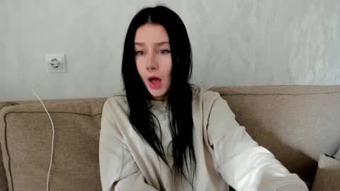 Snapshot of alinegreeeen chatting on February 14, 2025, 6:23 am Aline Greeeen online show from February 14, 2025, 6:23 am