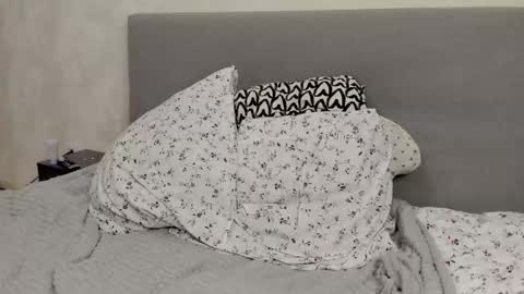 Snapshot of alinegreeeen chatting on November 8, 2025, 1:17 am Aline Greeeen online show from November 8, 2025, 1:17 am