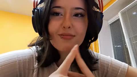 Yoyo online show from November 25, 2025, 4:07 pm