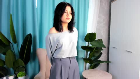 Im Alisa and its my first day here online show from July 1, 2026, 7:21 am