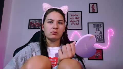 Alisa online show from June 17, 2026, 1:23 pm