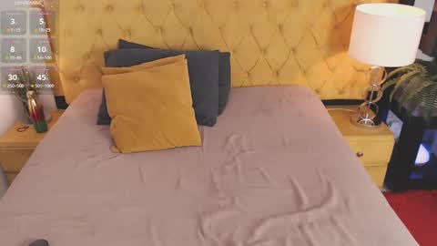 Luna online show from October 8, 2025, 7:55 pm