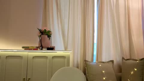 Alisia online show from February 4, 2026, 7:47 am