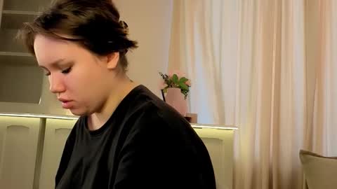 Alisia online show from February 6, 2026, 7:56 am