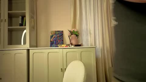 Alisia online show from February 11, 2026, 6:40 am