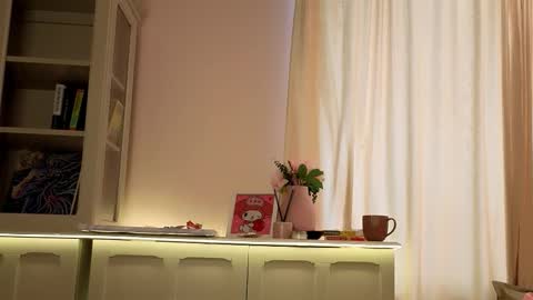 Alisia online show from February 26, 2026, 8:35 am