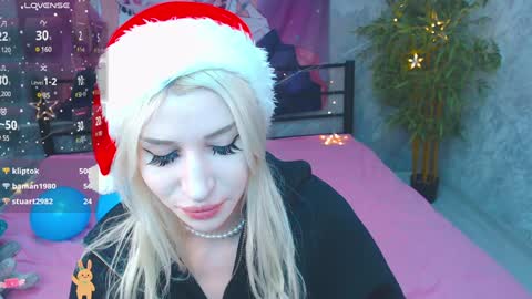 Snapshot of alison_moonlight chatting on December 23, 2024, 4:22 am Alison online show from December 23, 2024, 4:22 am