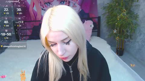 Snapshot of alison_moonlight chatting on January 4, 2025, 4:01 am Alison online show from January 4, 2025, 4:01 am