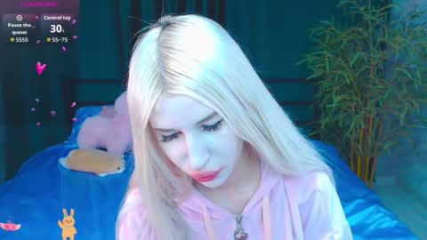 Snapshot of alison_moonlight chatting on September 15, 2025, 12:32 am Alison online show from September 15, 2025, 12:32 am