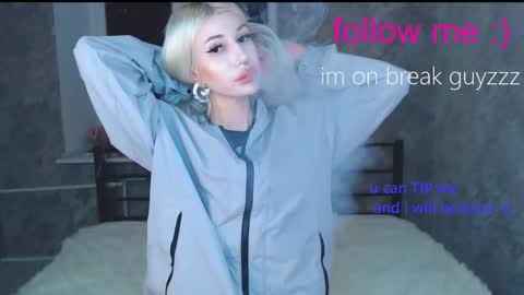 Snapshot of alison_moonlight chatting on October 30, 2025, 10:43 pm Alison online show from October 30, 2025, 10:43 pm