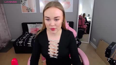 Snapshot of alisonwillow chatting on February 8, 2026, 1:36 pm Anna online show from February 8, 2026, 1:36 pm