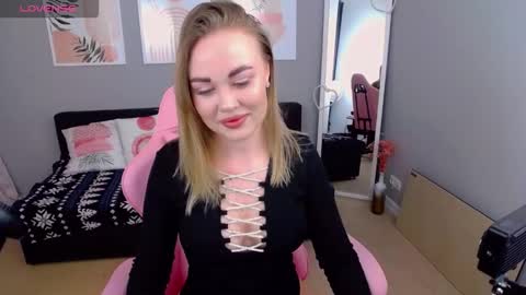 Snapshot of alisonwillow chatting on March 1, 2026, 1:13 pm Anna online show from March 1, 2026, 1:13 pm