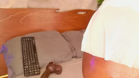 Alison Moon  online show from March 7, 2026, 10:29 pm