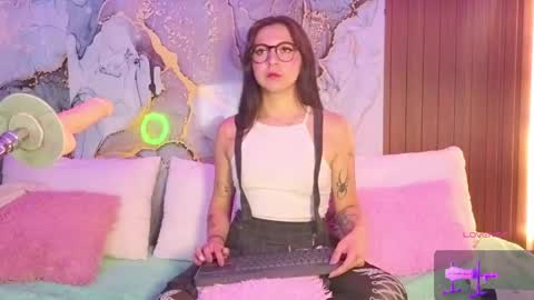 Snapshot of alissa_cute1 chatting on April 23, 2026, 8:44 pm Mia online show from April 23, 2026, 8:44 pm