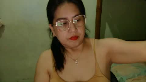 alissalove18 online show from June 17, 2026, 4:37 am