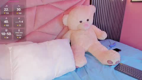 Snapshot of alisse_miller chatting on December 21, 2024, 8:18 am Alisse Miller online show from December 21, 2024, 8:18 am