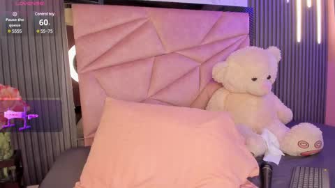 Snapshot of alisse_miller chatting on February 24, 2025, 5:00 am Alisse Miller online show from February 24, 2025, 5:00 am