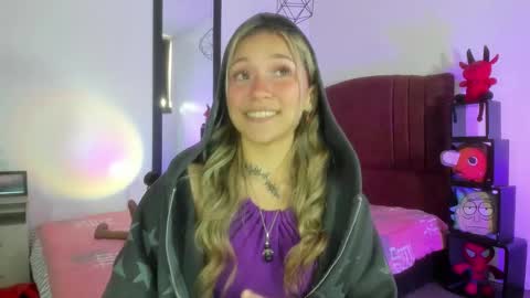 Snapshot of alisson_zafiro chatting on December 18, 2024, 12:18 pm Alisson IG alisson zafiro27 online show from December 18, 2024, 12:18 pm