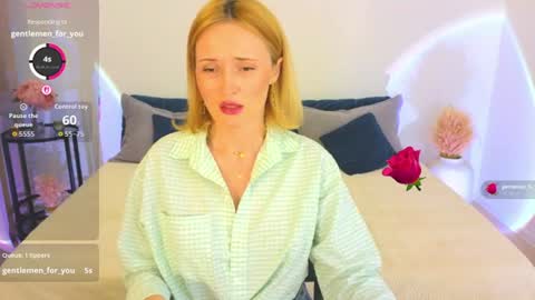 alisssarose online show from June 12, 2026, 9:03 pm