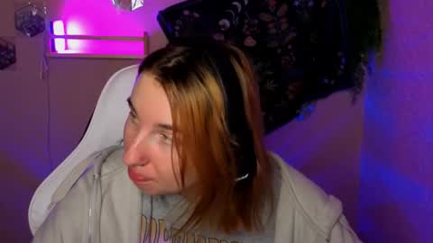 Snapshot of alisun_ chatting on September 18, 2025, 8:33 pm A L I C E online show from September 18, 2025, 8:33 pm