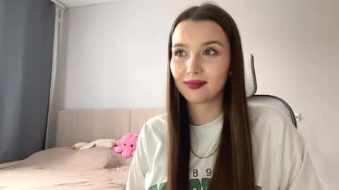 Annie online show from November 21, 2025, 6:23 am