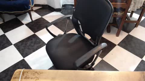 Alix online show from November 5, 2025, 2:33 am