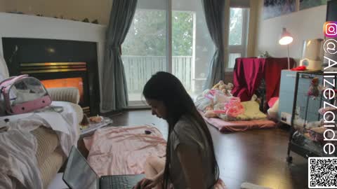 Alize Zaide online show from February 1, 2025, 10:55 pm