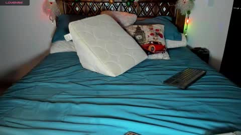 Andrea..... online show from December 3, 2025, 11:25 pm