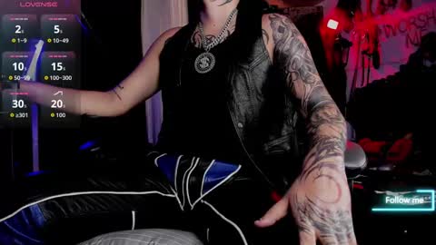   online show from October 14, 2025, 6:09 pm