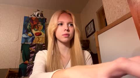 Snapshot of allegralenherr chatting on October 27, 2025, 5:33 am Lina online show from October 27, 2025, 5:33 am