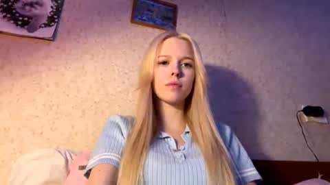 Snapshot of allegralenherr chatting on November 16, 2025, 4:12 pm Lina online show from November 16, 2025, 4:12 pm