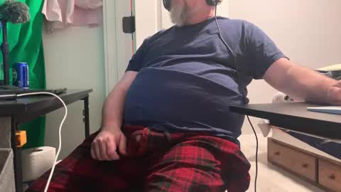 Allergictolove online show from February 3, 2026, 12:09 am