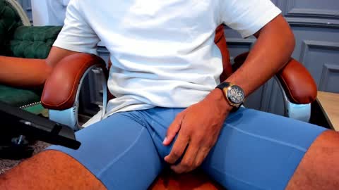                                 Help me reach 100 likes online show from December 16, 2024, 8:48 pm