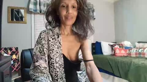 wishlist on bio online show from December 14, 2025, 2:06 am