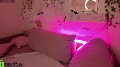 alli_aster online show from November 4, 2025, 2:10 am