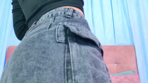 Snapshot of alliciakim chatting on December 4, 2025, 7:33 pm Allicia online show from December 4, 2025, 7:33 pm