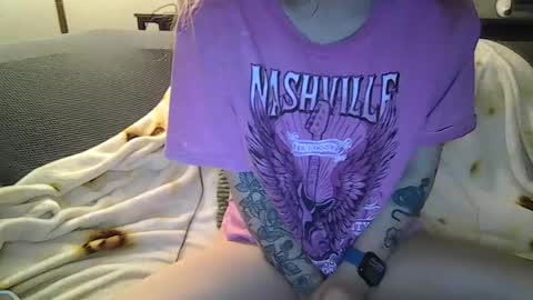 Snapshot of alliebearx chatting on July 7, 2026, 5:43 am alliebearx online show from July 7, 2026, 5:43 am