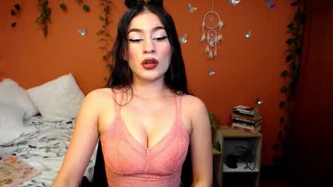 Snapshot of allierose_ chatting on October 7, 2025, 3:42 pm Allie online show from October 7, 2025, 3:42 pm