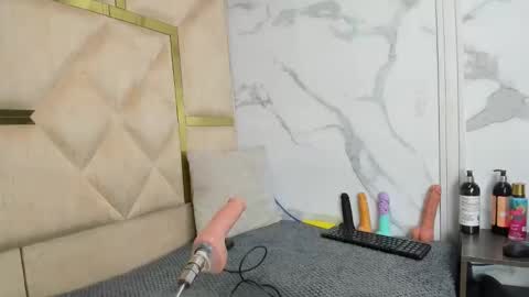 Snapshot of allison_69ts chatting on November 13, 2025, 5:17 am allison_69ts online show from November 13, 2025, 5:17 am