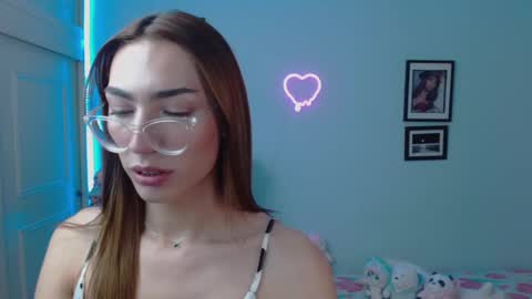 Snapshot of allisonblossom chatting on January 26, 2025, 2:56 am online show from January 26, 2025, 2:56 am