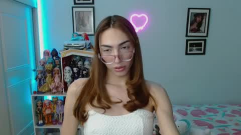 Snapshot of allisonblossom chatting on February 3, 2025, 11:47 pm online show from February 3, 2025, 11:47 pm