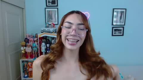 Snapshot of allisonblossom chatting on March 6, 2025, 11:20 pm online show from March 6, 2025, 11:20 pm