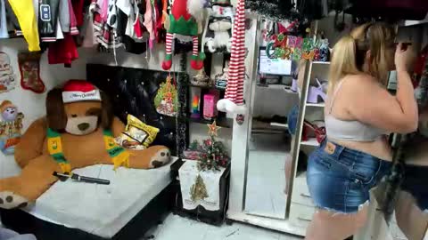 allsson_miller online show from November 19, 2025, 4:01 am