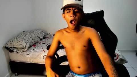 Snapshot of alluringangel0 chatting on September 16, 2025, 5:08 am alluringangel0 online show from September 16, 2025, 5:08 am