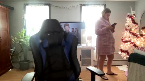 Snapshot of allyanalangel chatting on January 27, 2025, 8:39 pm allyanalangel online show from January 27, 2025, 8:39 pm