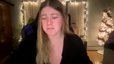 Snapshot of allyanalangel chatting on January 29, 2025, 2:30 am allyanalangel online show from January 29, 2025, 2:30 am