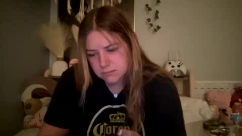 Snapshot of allyanalangel chatting on February 1, 2025, 11:06 pm allyanalangel online show from February 1, 2025, 11:06 pm