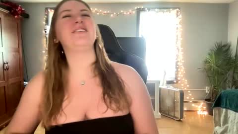 Snapshot of allyanalangel chatting on February 4, 2025, 8:17 pm allyanalangel online show from February 4, 2025, 8:17 pm