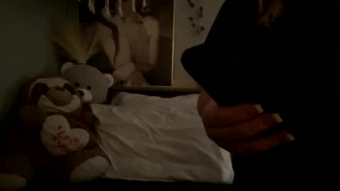 Snapshot of allyanalangel chatting on February 7, 2025, 10:41 pm allyanalangel online show from February 7, 2025, 10:41 pm