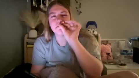 Snapshot of allyanalangel chatting on February 11, 2025, 10:37 am allyanalangel online show from February 11, 2025, 10:37 am